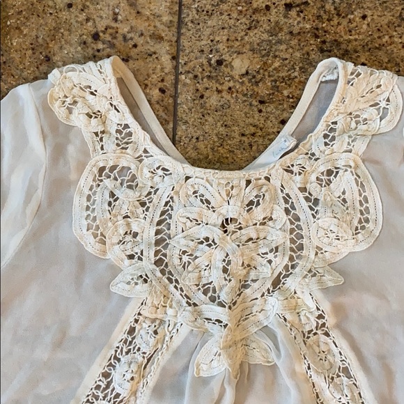 Ivory colored blouse size medium. - Picture 2 of 3